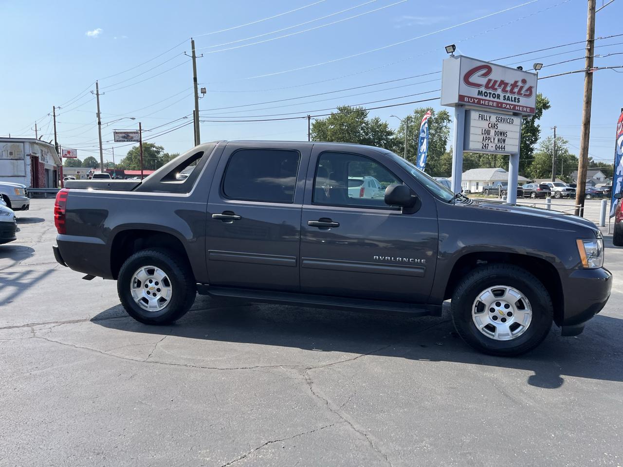 Chevrolet Avalanche LS 2WD 2010