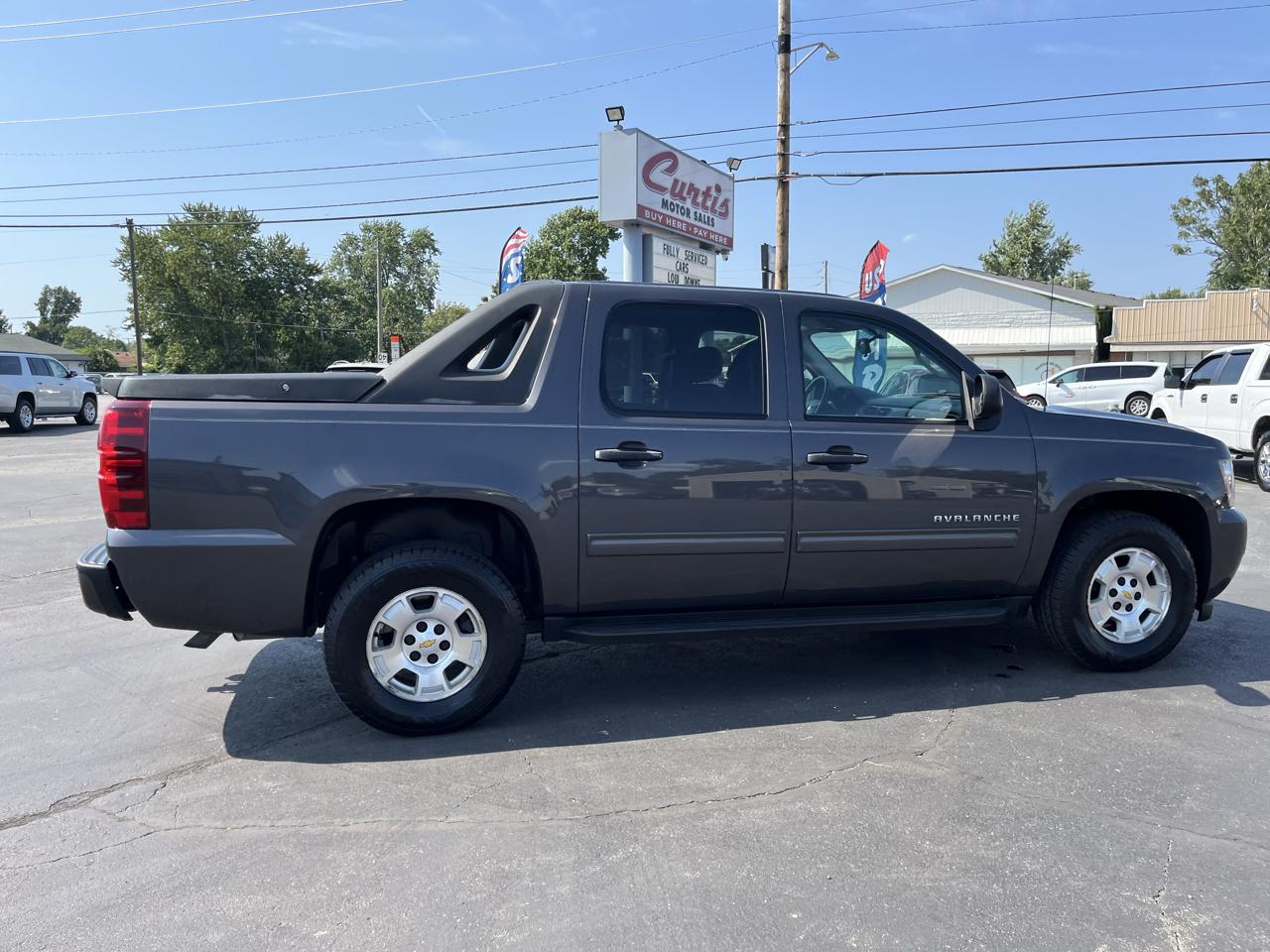 Chevrolet Avalanche LS 2WD 2010