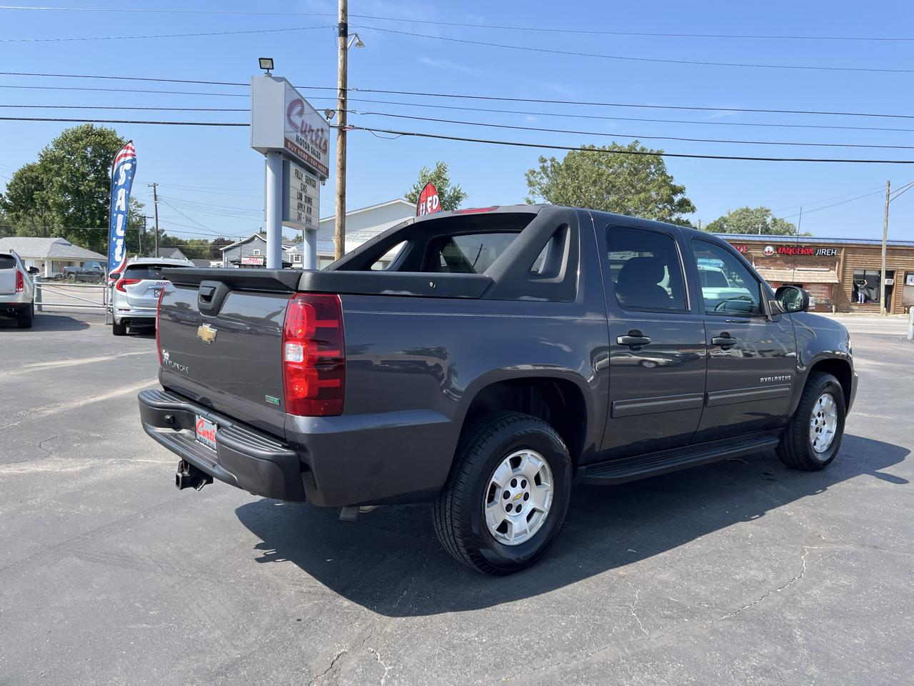Chevrolet Avalanche LS 2WD 2010
