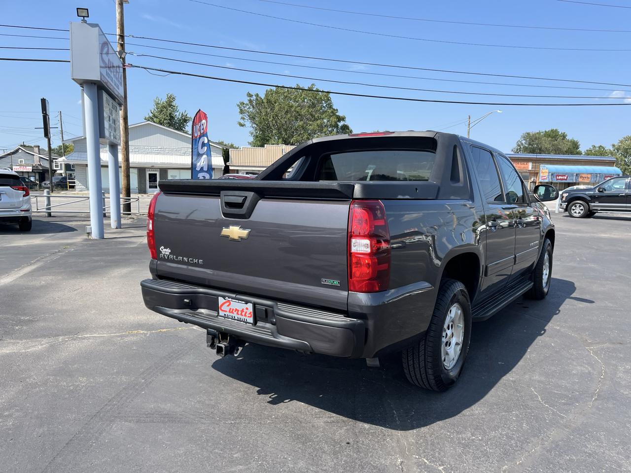 Chevrolet Avalanche LS 2WD 2010