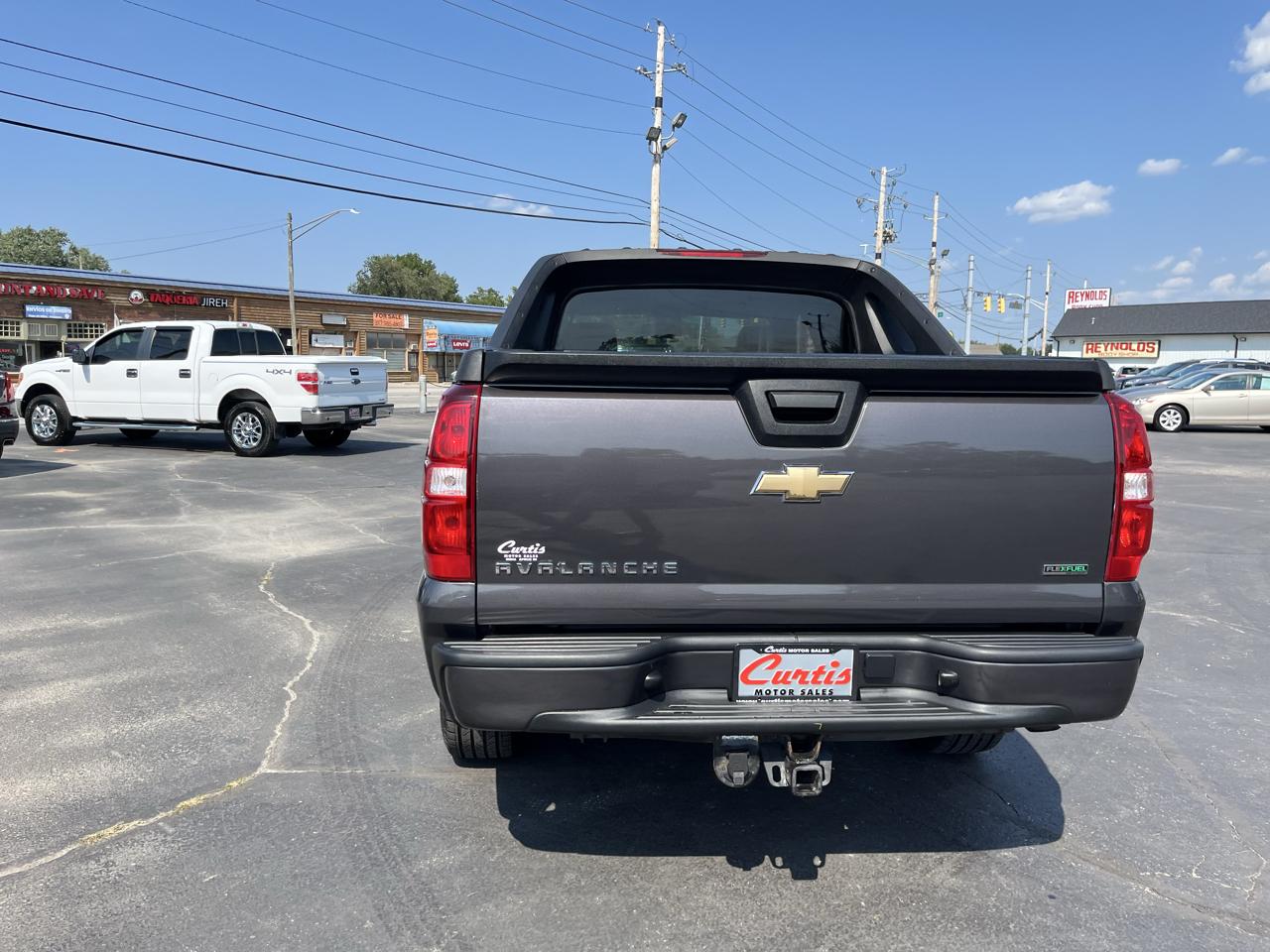 Chevrolet Avalanche LS 2WD 2010