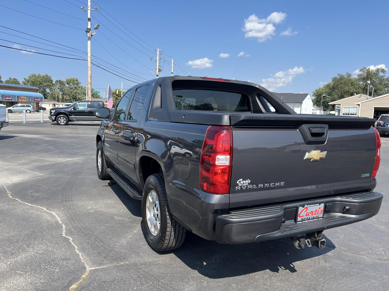 Chevrolet Avalanche LS 2WD 2010