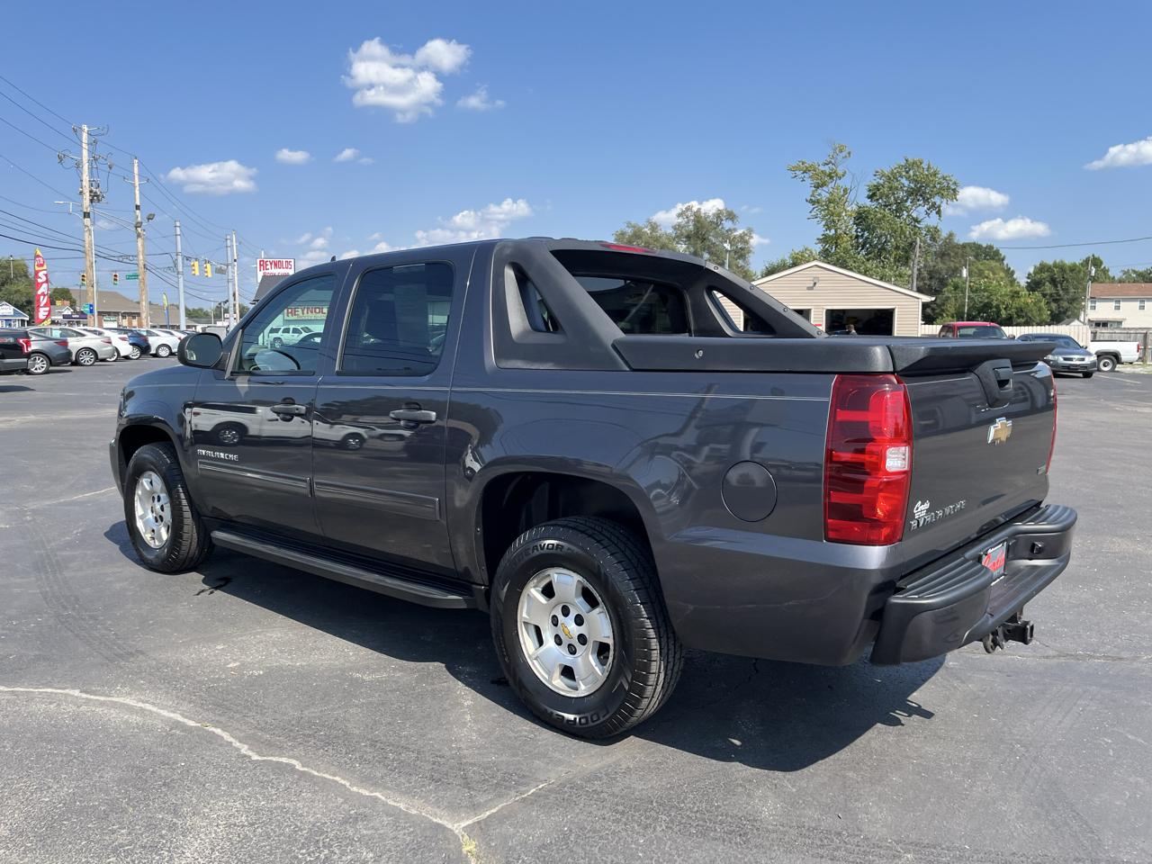 Chevrolet Avalanche LS 2WD 2010