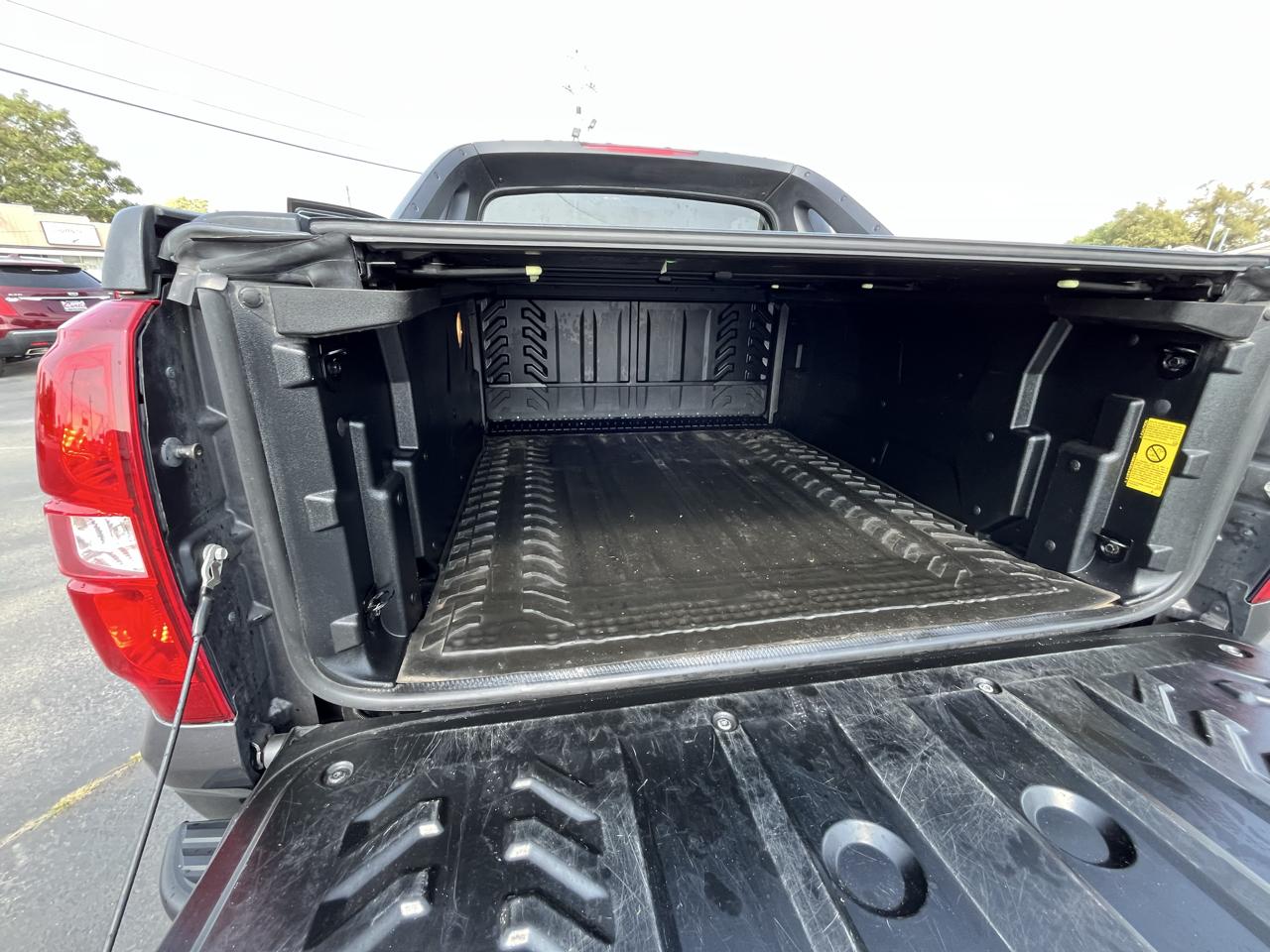 Chevrolet Avalanche LS 2WD 2010