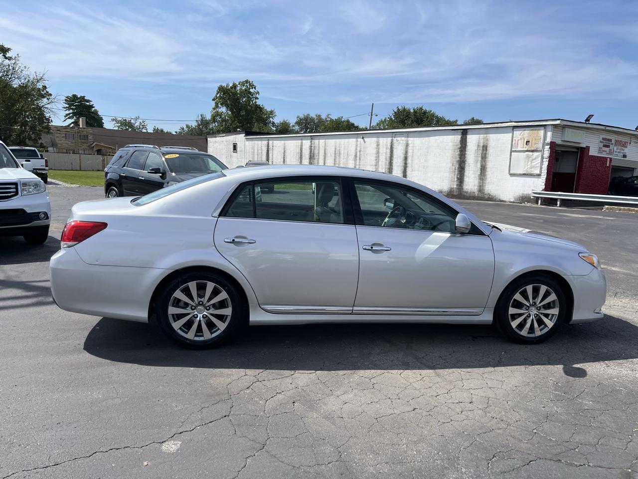 Toyota Avalon Base 2011