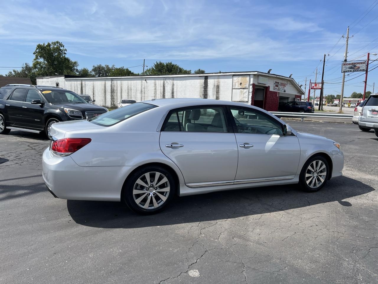 Toyota Avalon Base 2011