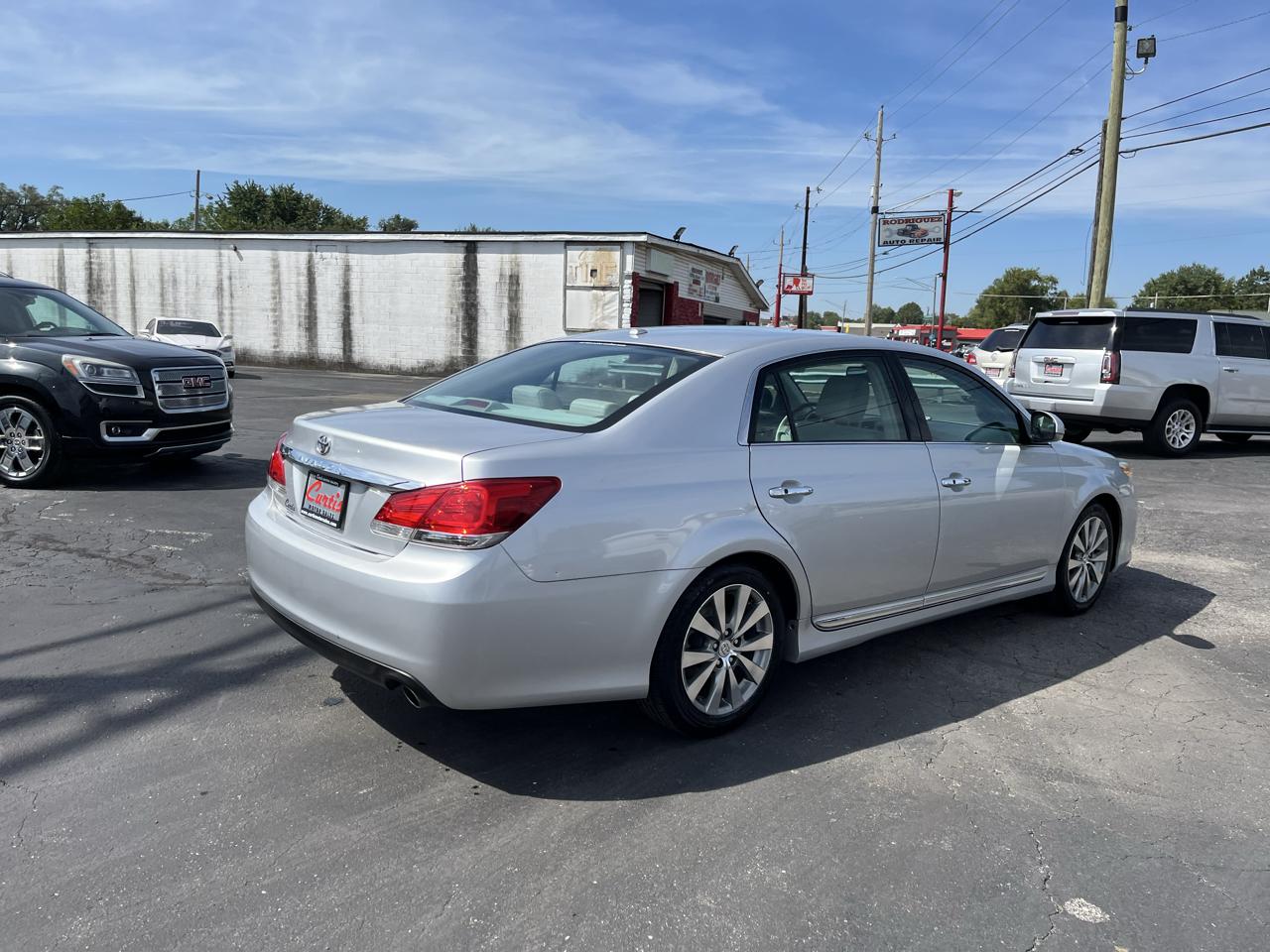 Toyota Avalon Base 2011