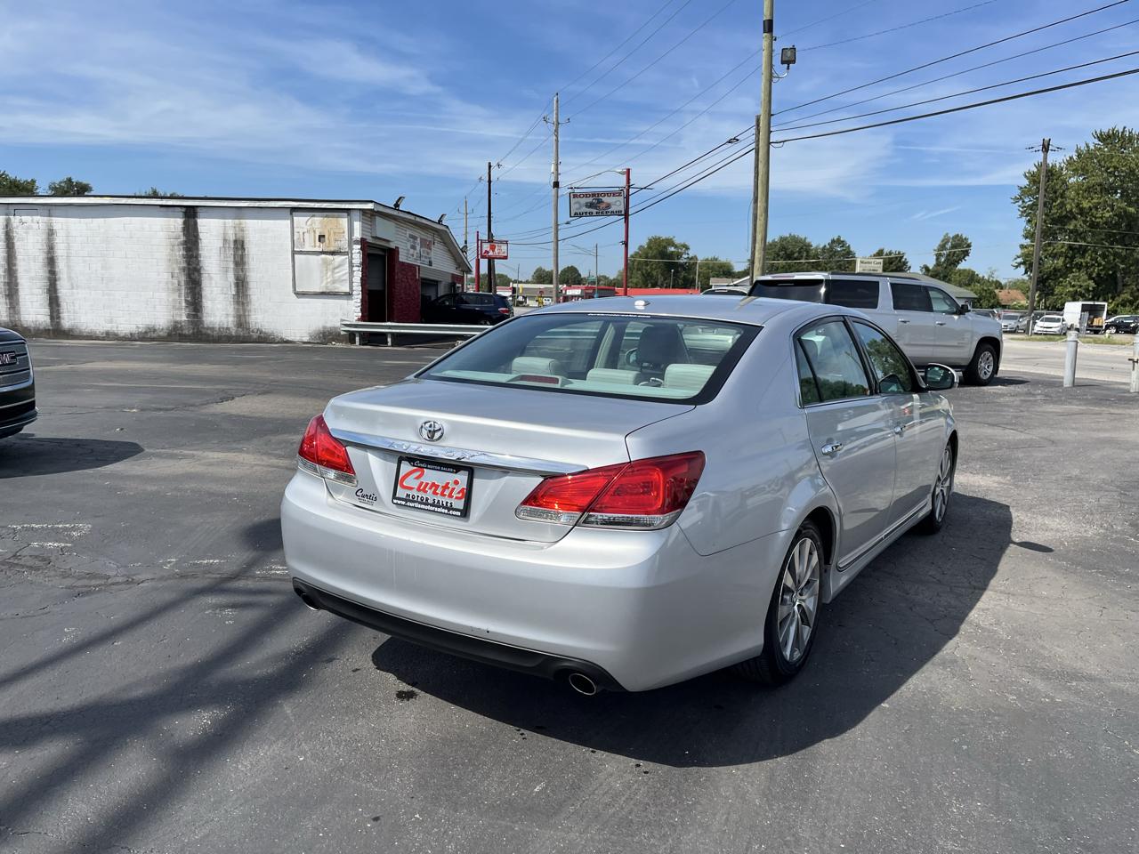 Toyota Avalon Base 2011
