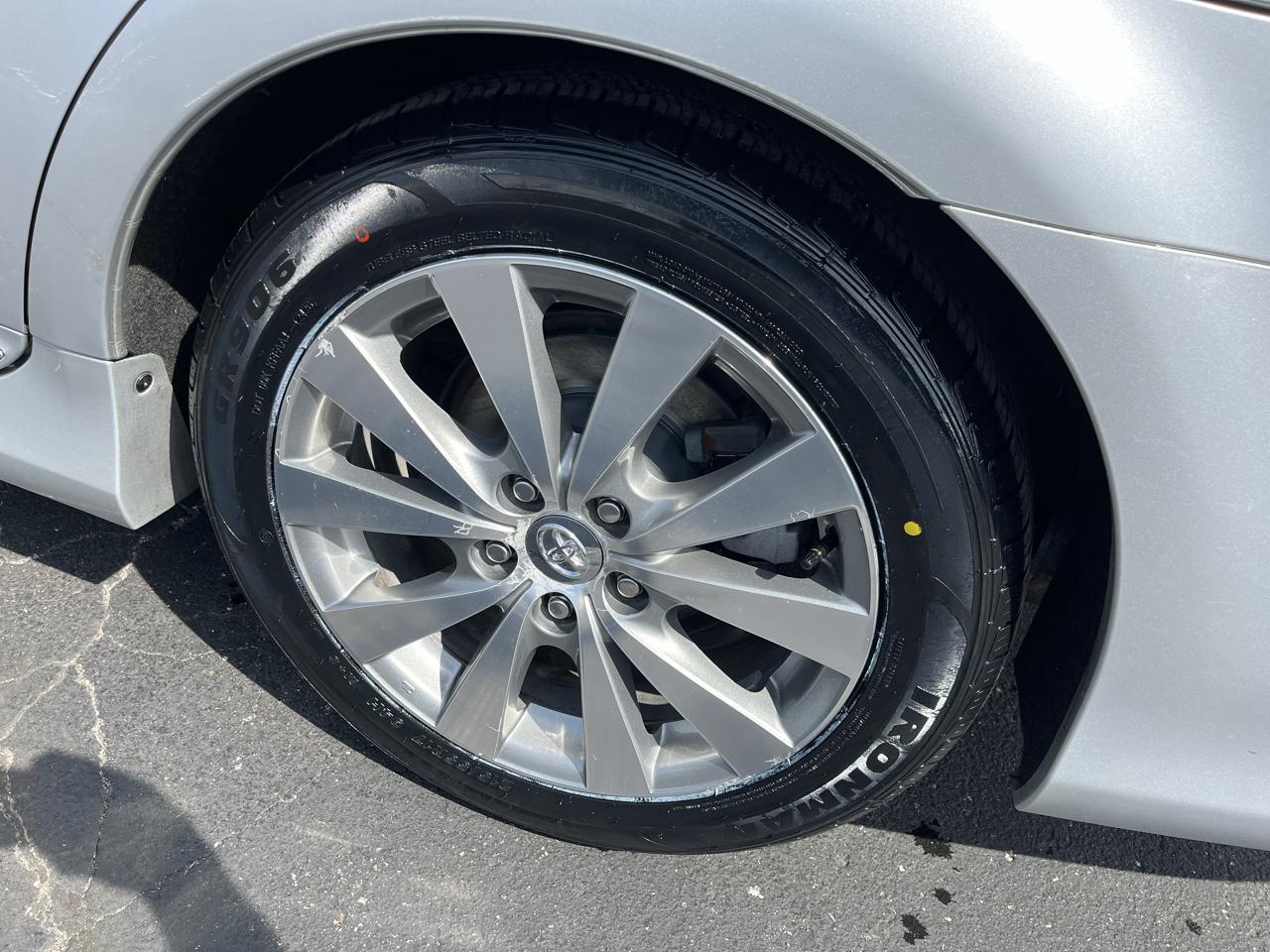 Toyota Avalon Base 2011