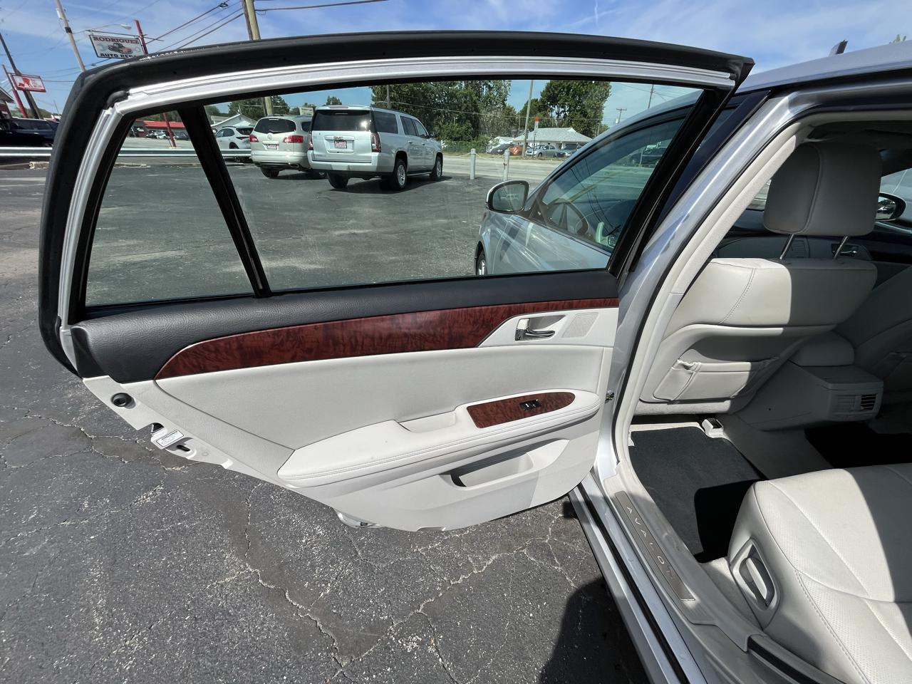 Toyota Avalon Base 2011