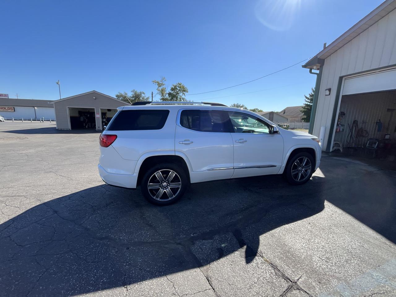 GMC Acadia Denali AWD 2017