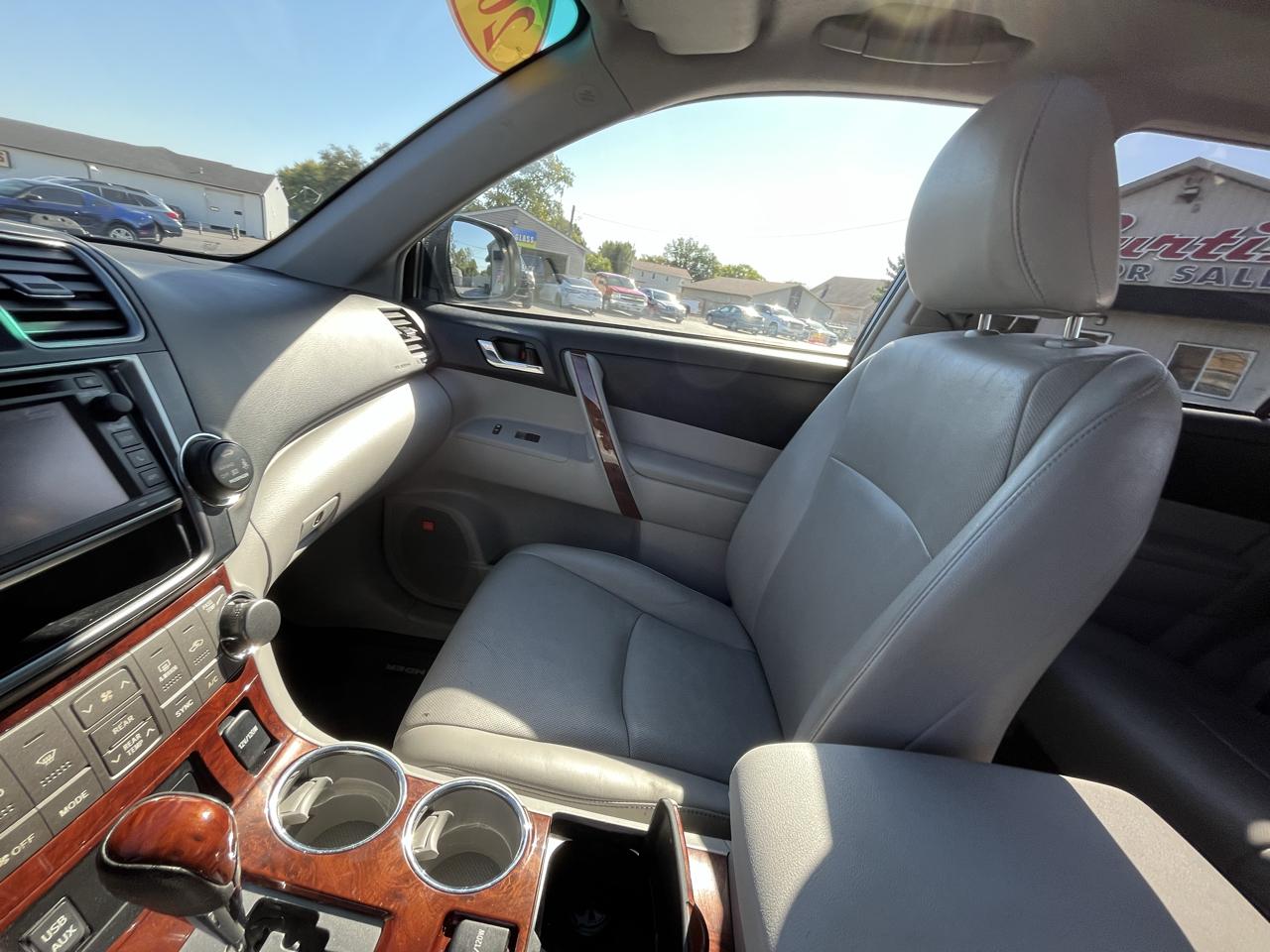 Toyota Highlander Limited 2WD 2013