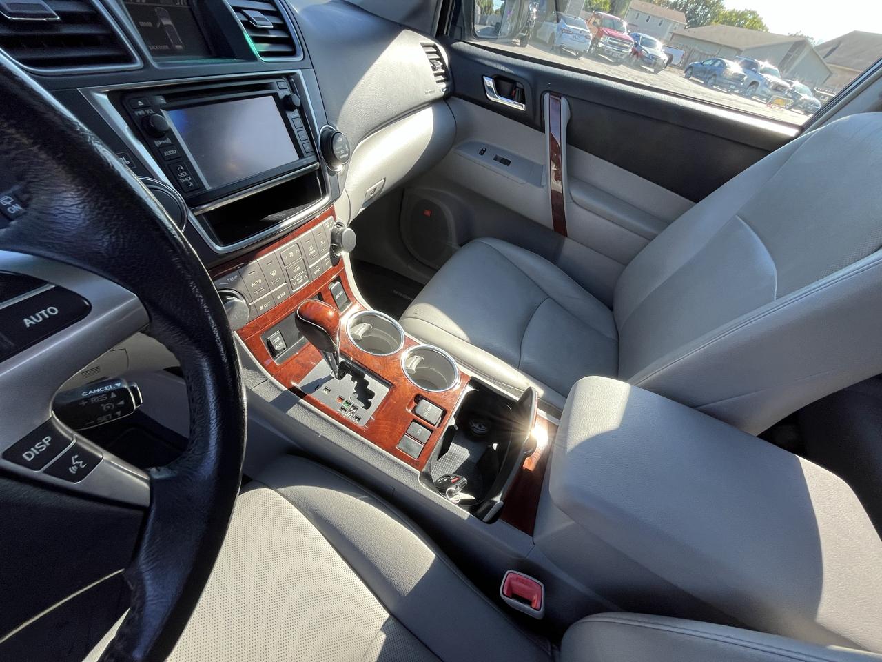 Toyota Highlander Limited 2WD 2013