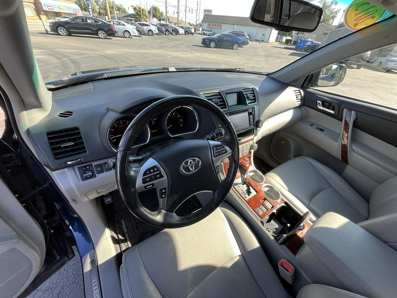 Toyota Highlander Limited 2WD 2013