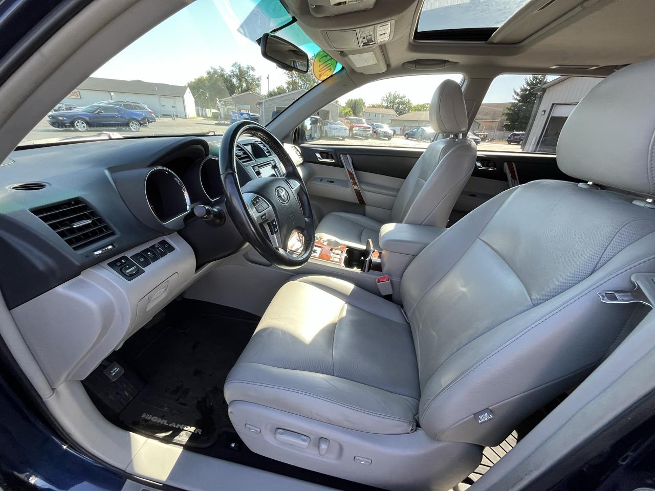 Toyota Highlander Limited 2WD 2013