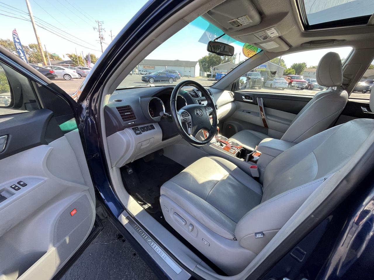 Toyota Highlander Limited 2WD 2013