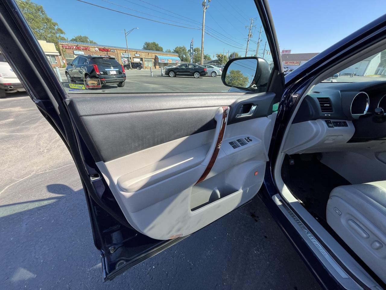 Toyota Highlander Limited 2WD 2013