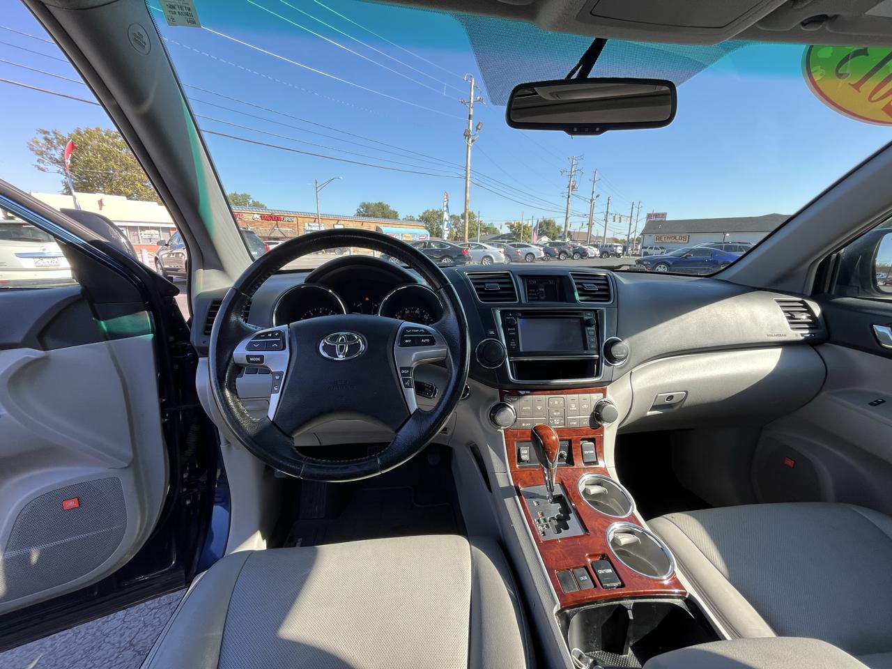 Toyota Highlander Limited 2WD 2013