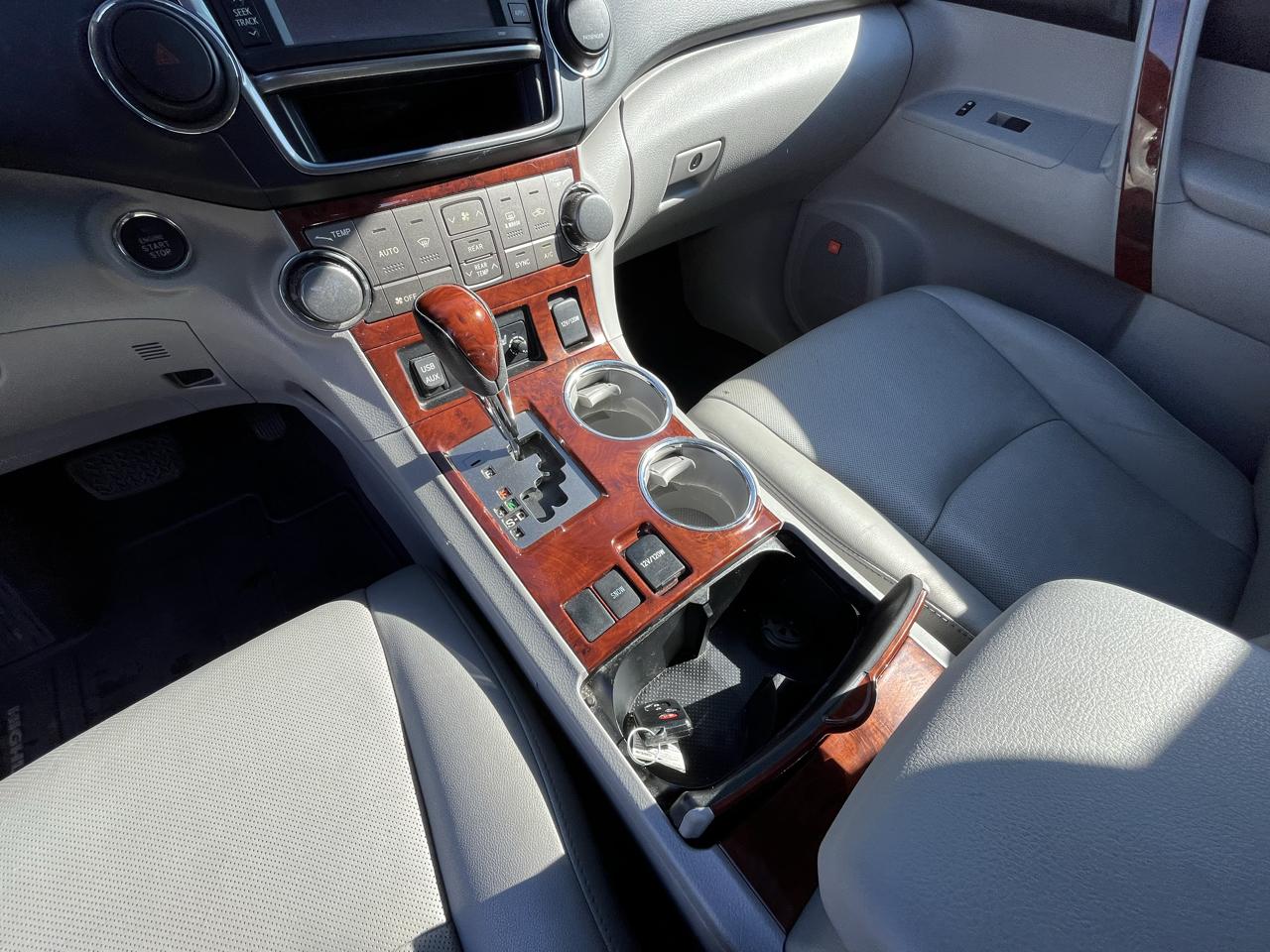 Toyota Highlander Limited 2WD 2013