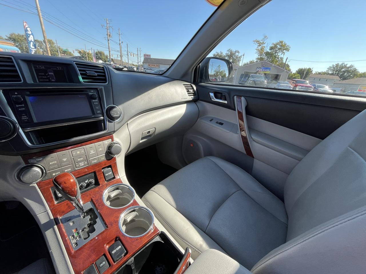 Toyota Highlander Limited 2WD 2013