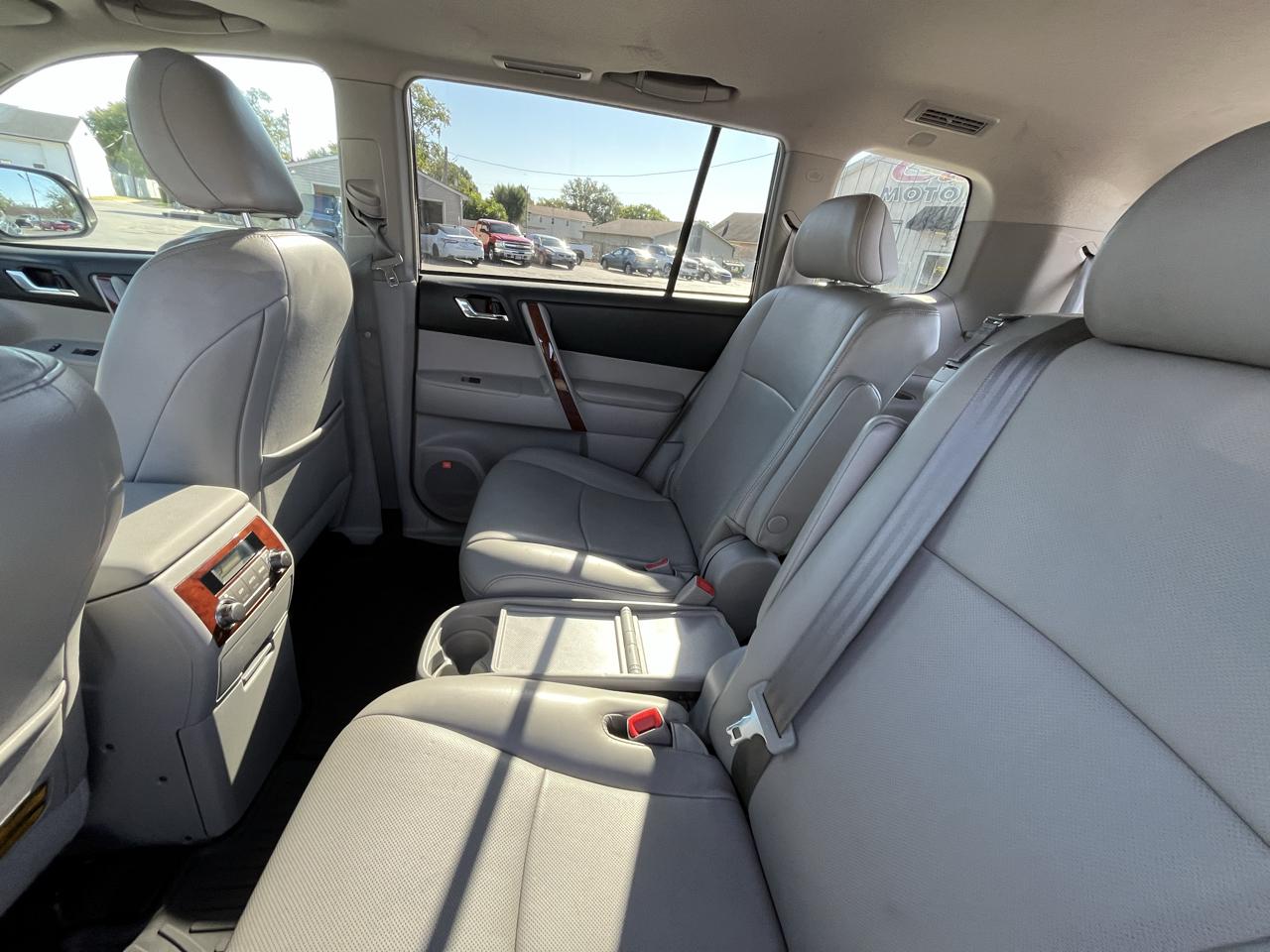 Toyota Highlander Limited 2WD 2013