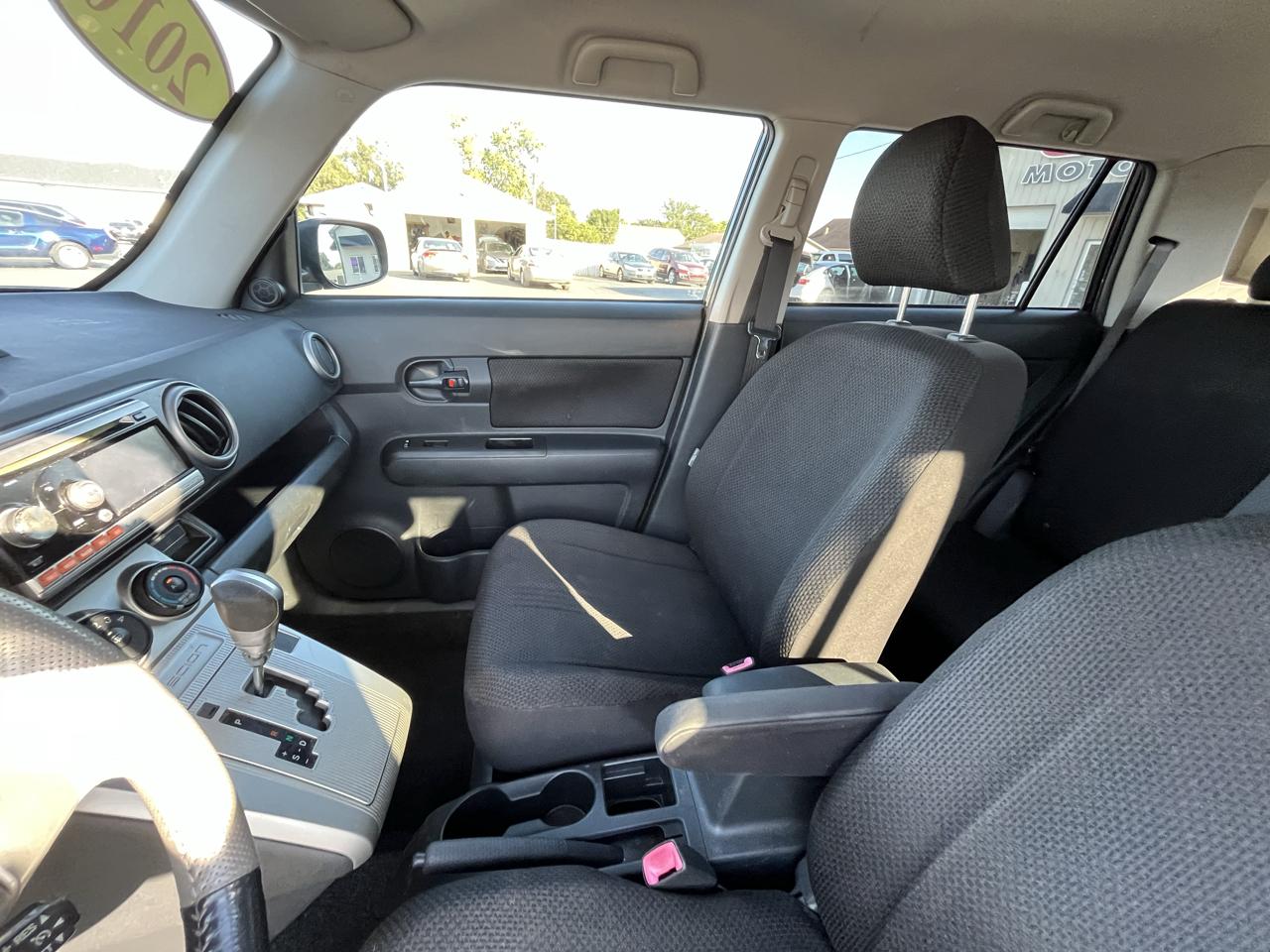 Scion xB 5-Door Wagon 4-Spd AT 2010