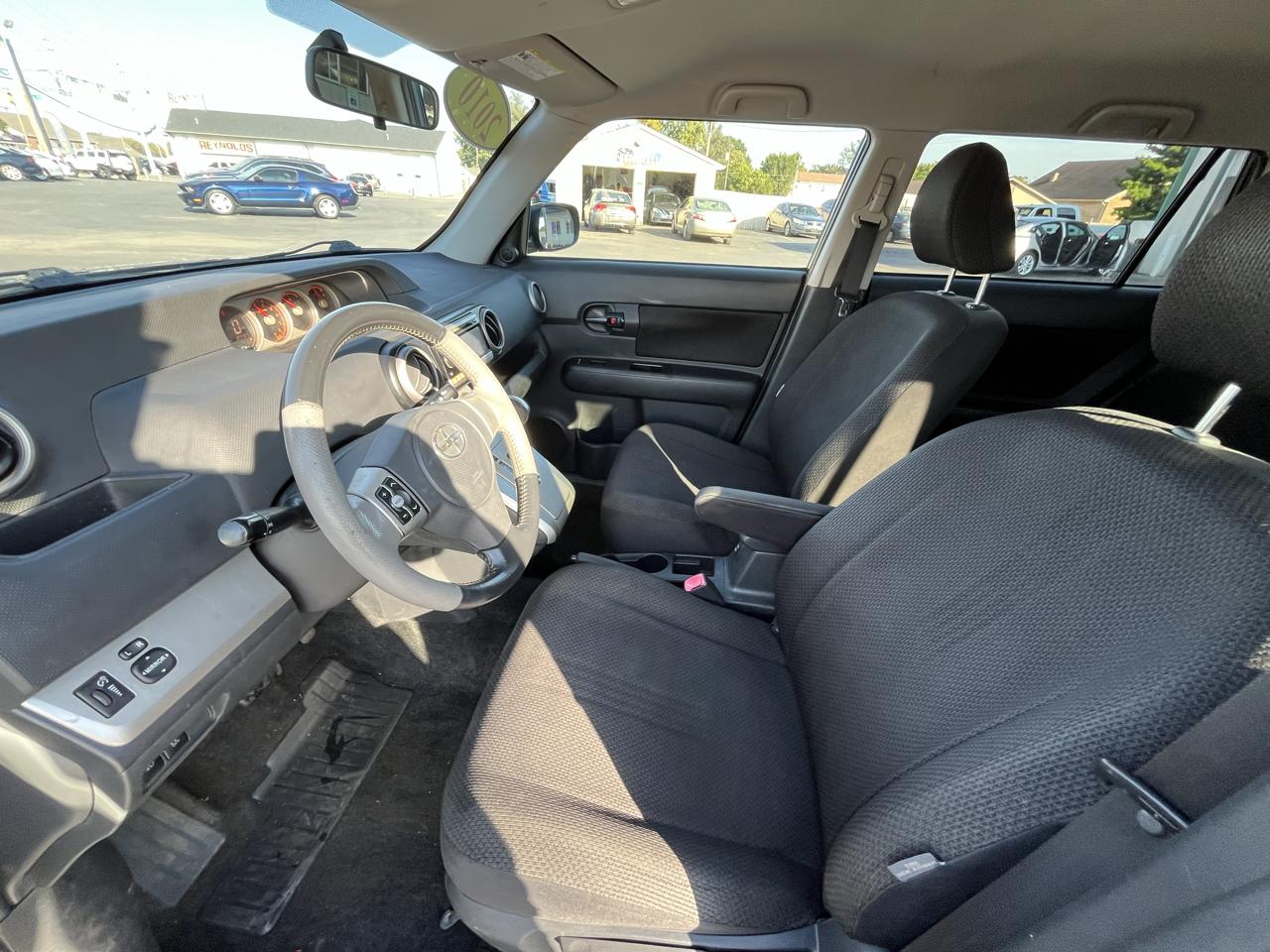 Scion xB 5-Door Wagon 4-Spd AT 2010