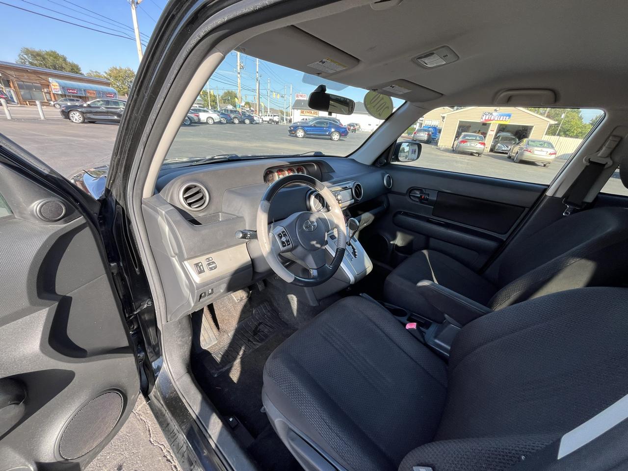 Scion xB 5-Door Wagon 4-Spd AT 2010