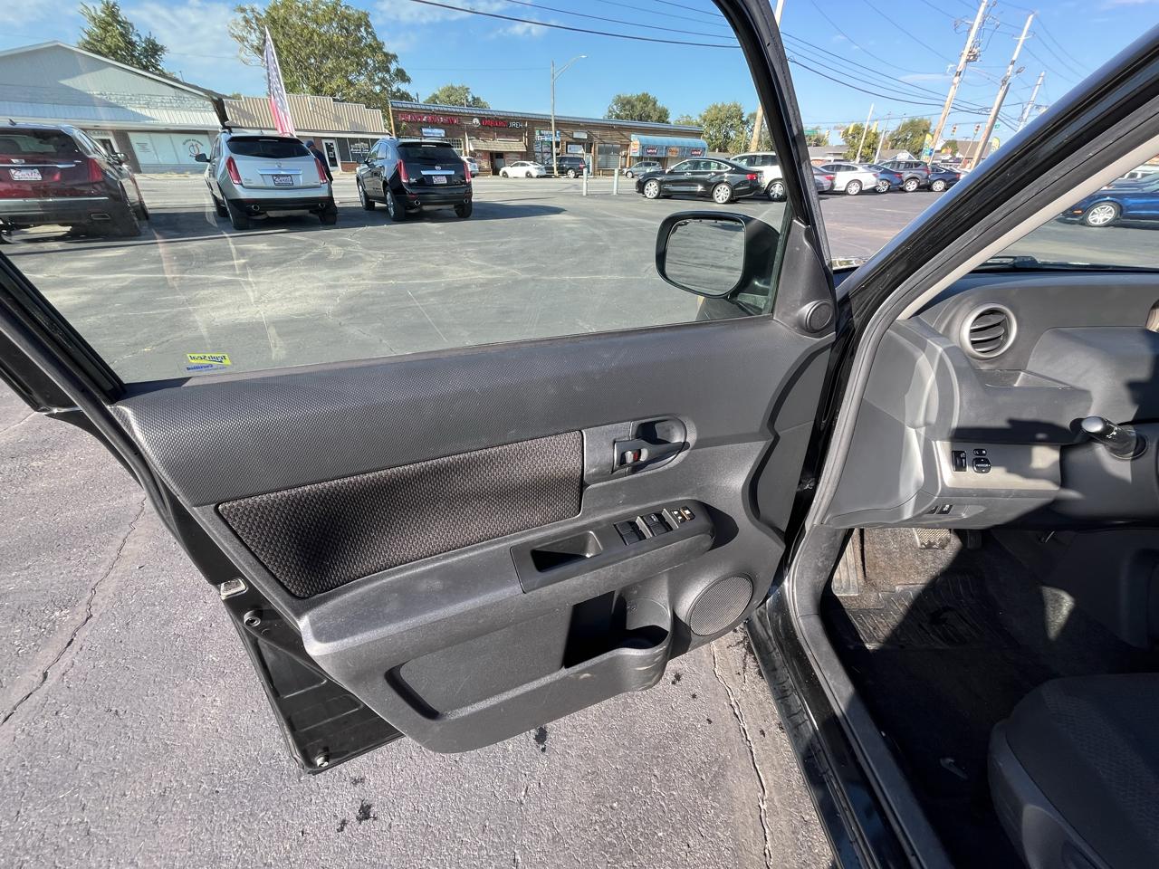 Scion xB 5-Door Wagon 4-Spd AT 2010