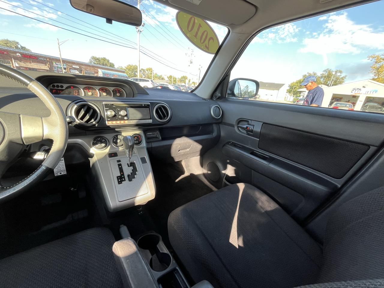 Scion xB 5-Door Wagon 4-Spd AT 2010