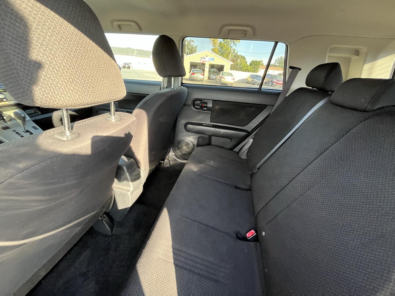Scion xB 5-Door Wagon 4-Spd AT 2010