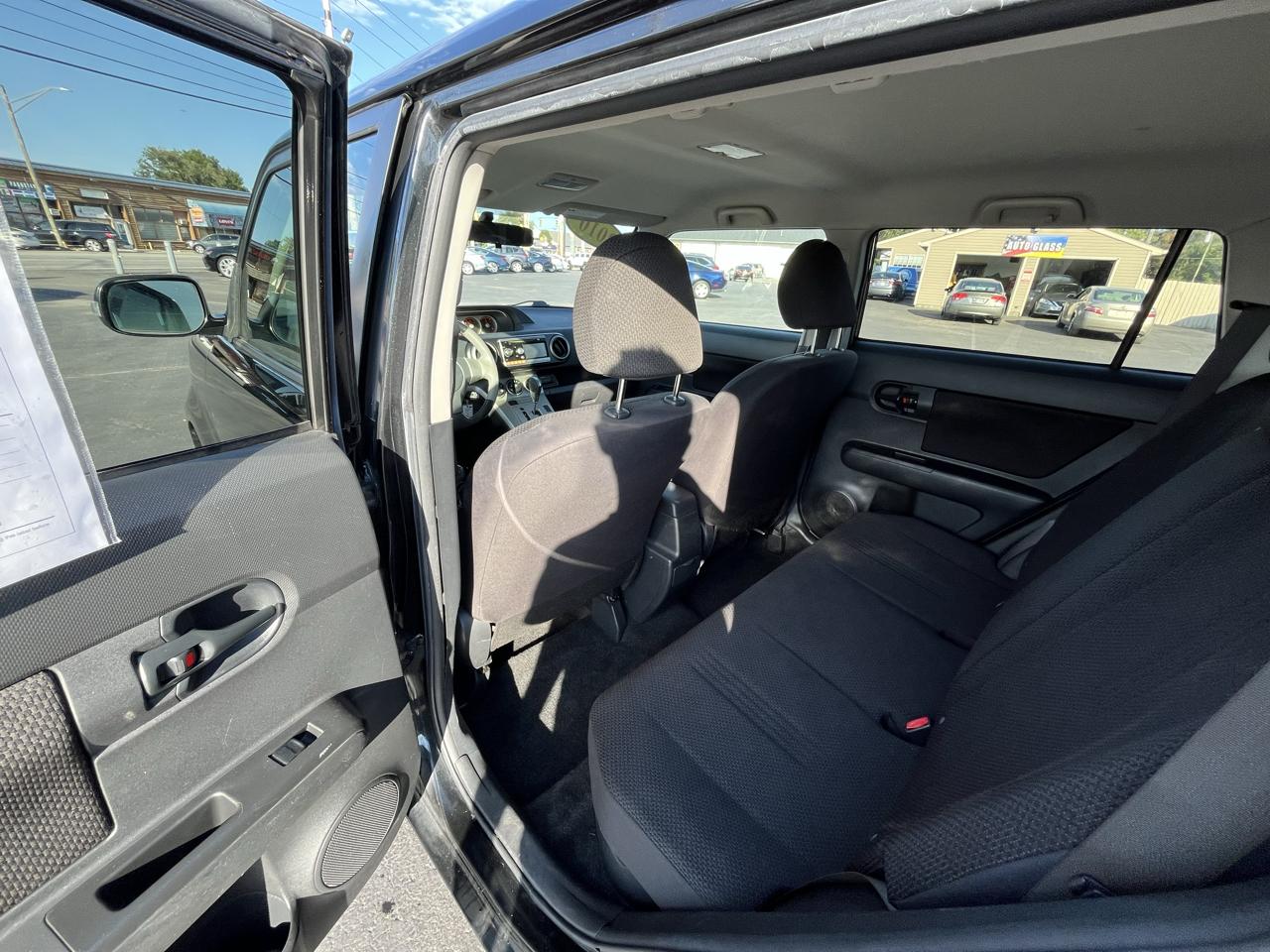 Scion xB 5-Door Wagon 4-Spd AT 2010