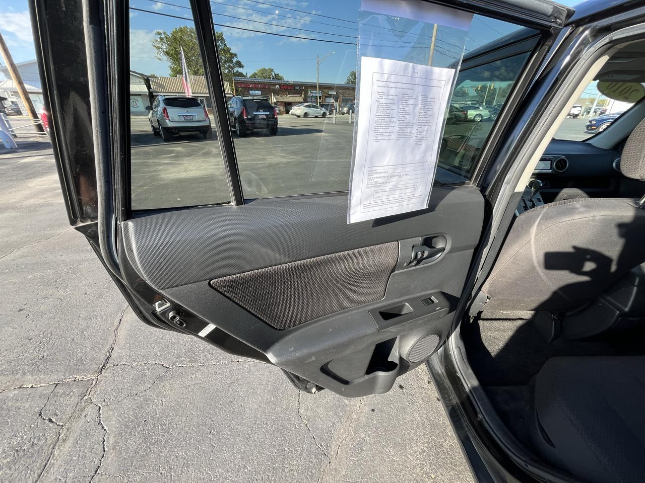 Scion xB 5-Door Wagon 4-Spd AT 2010