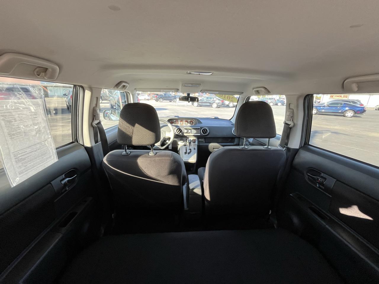 Scion xB 5-Door Wagon 4-Spd AT 2010