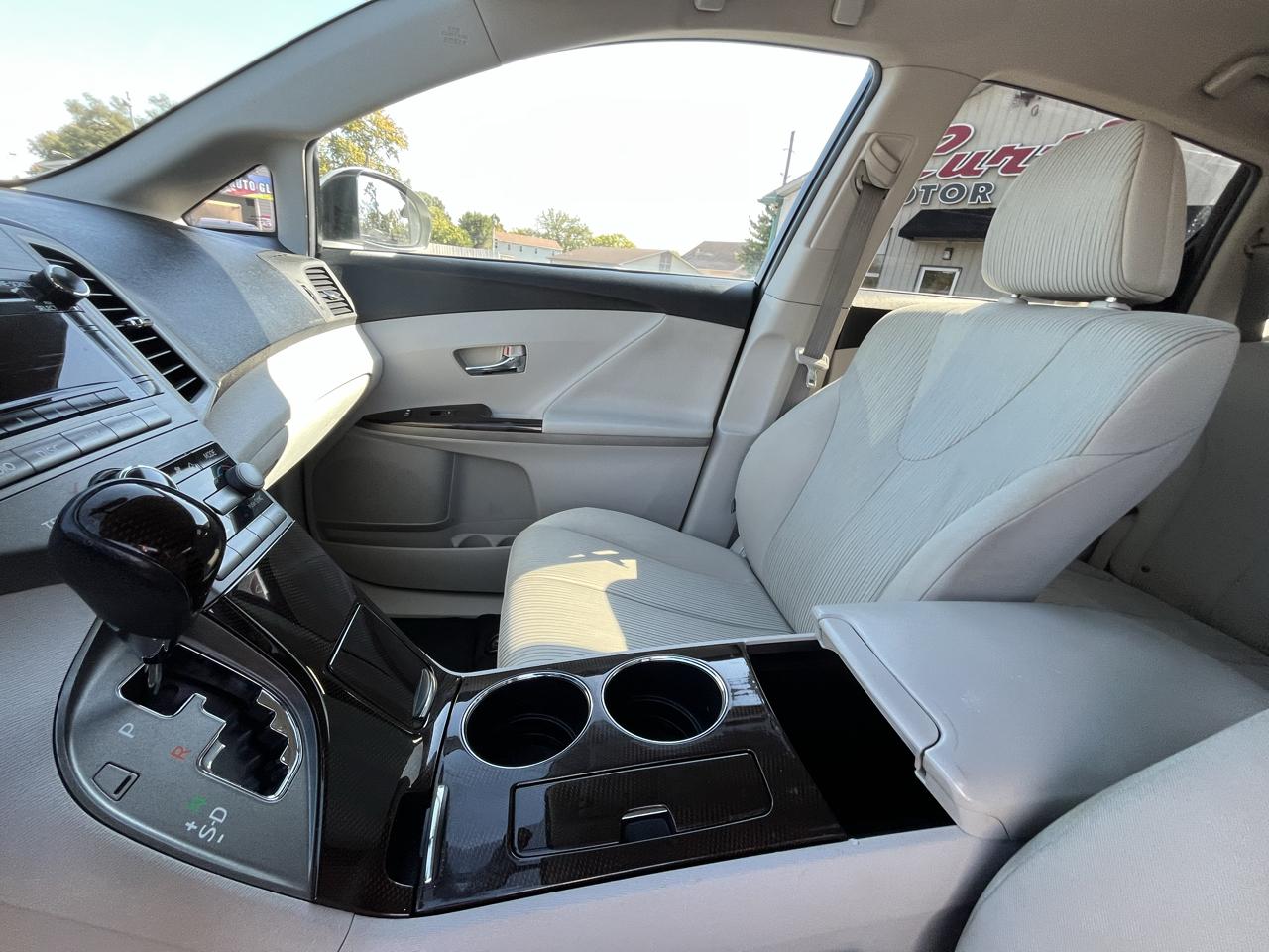 Toyota Venza LE I4 AWD 2012