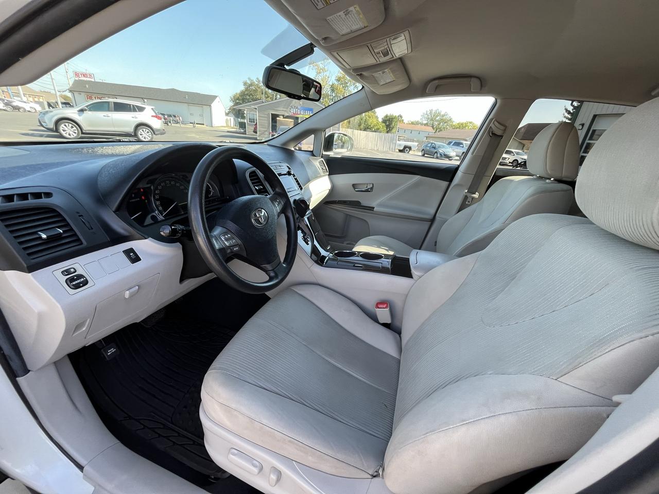 Toyota Venza LE I4 AWD 2012