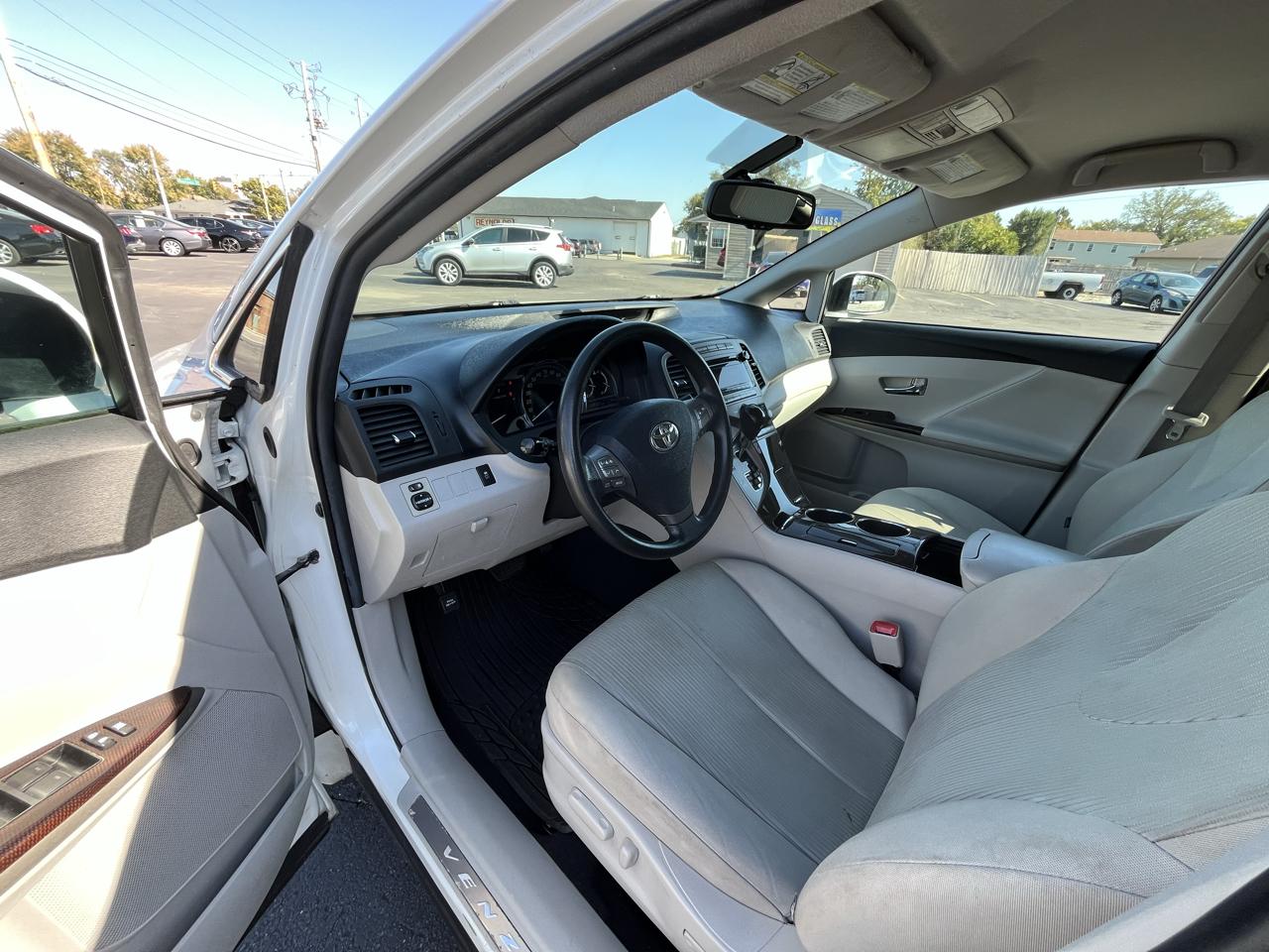 Toyota Venza LE I4 AWD 2012