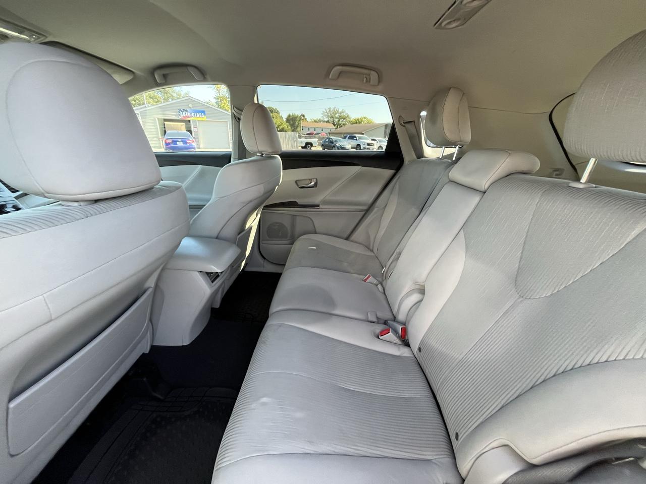 Toyota Venza LE I4 AWD 2012