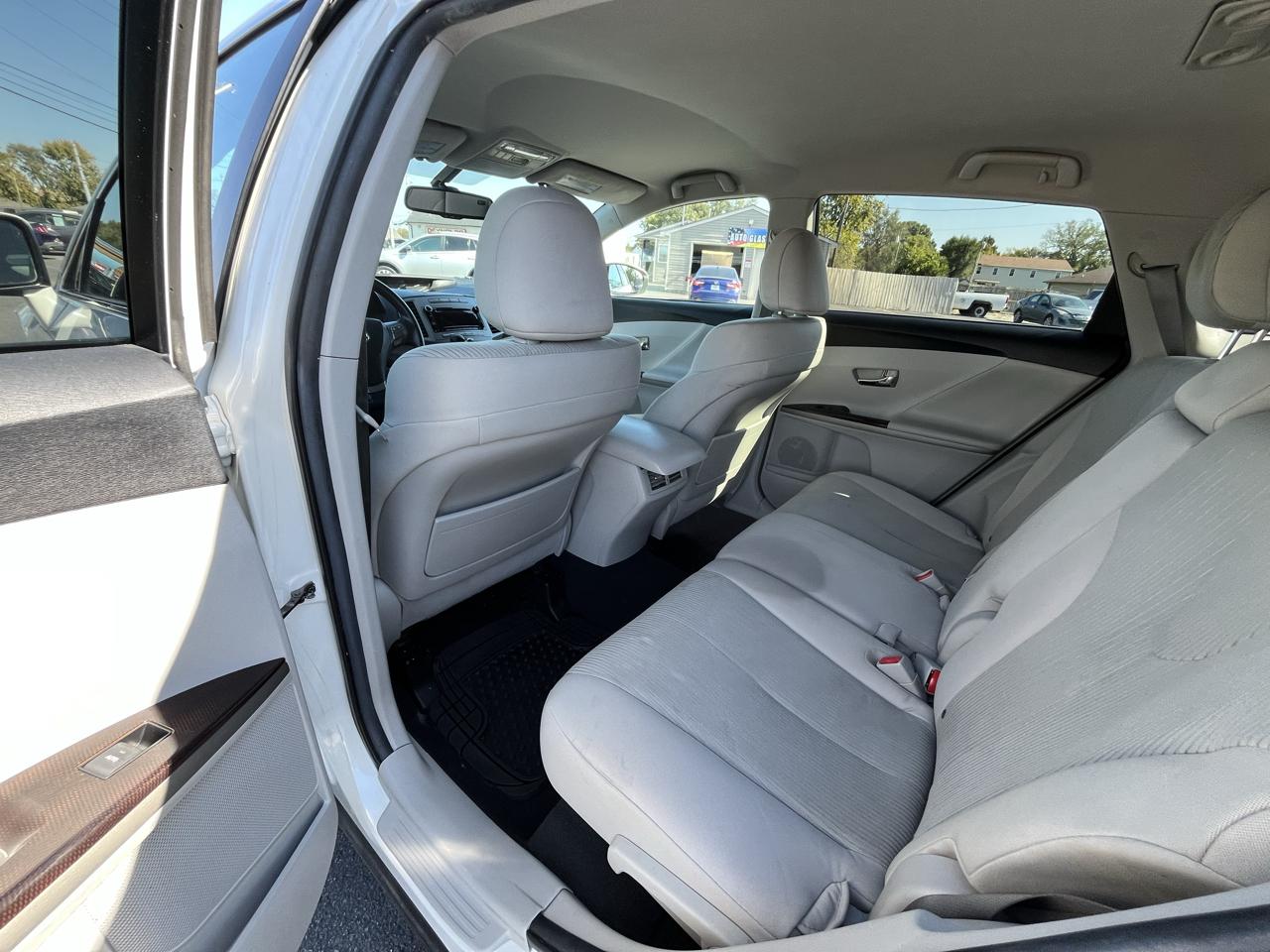 Toyota Venza LE I4 AWD 2012