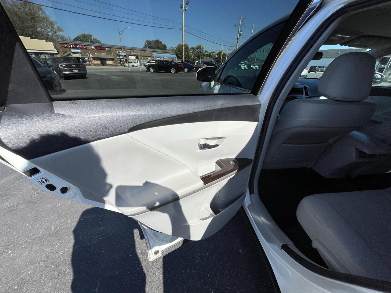 Toyota Venza LE I4 AWD 2012