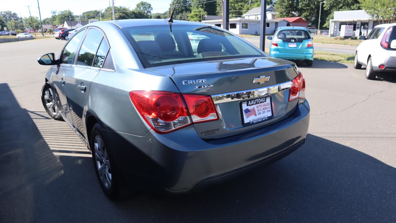 Chevrolet Cruze 4dr Sdn LS 2012