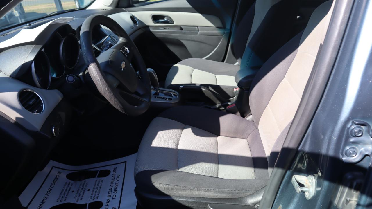 Chevrolet Cruze 4dr Sdn LS 2012