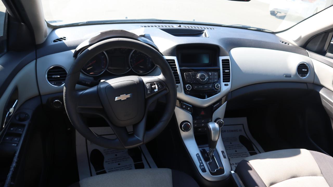 Chevrolet Cruze 4dr Sdn LS 2012