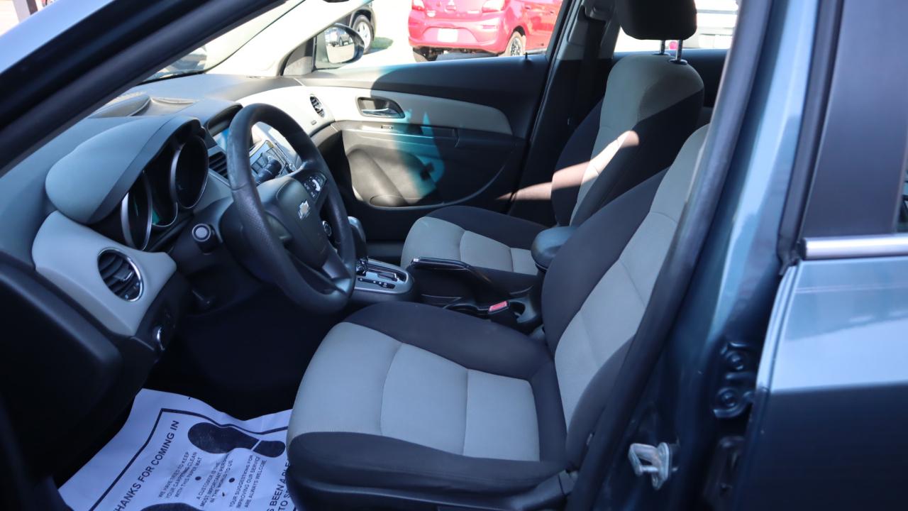 Chevrolet Cruze 4dr Sdn LS 2012