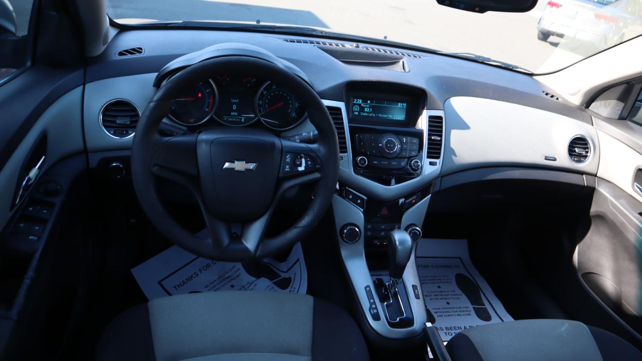 Chevrolet Cruze 4dr Sdn LS 2012