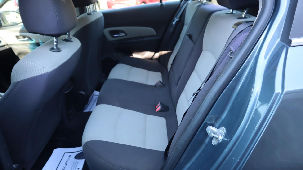 Chevrolet Cruze 4dr Sdn LS 2012