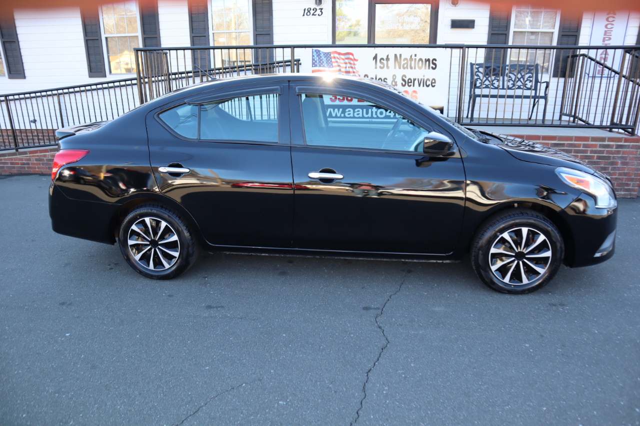 Nissan Versa Sedan SV CVT 2019