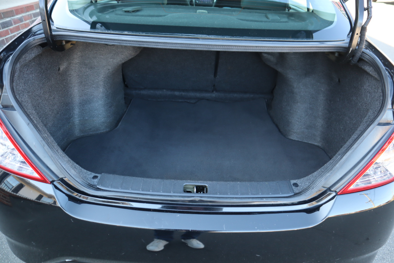 Nissan Versa Sedan SV CVT 2019