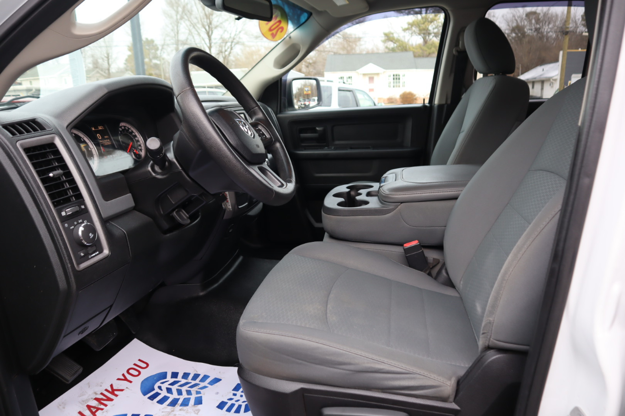 RAM 1500 2WD Quad Cab 140.5" Express 2016