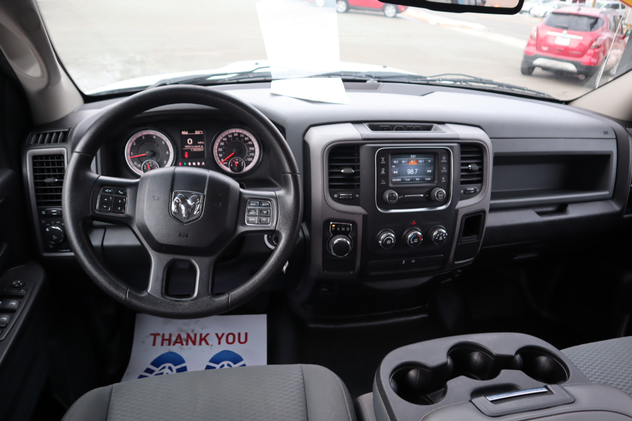 RAM 1500 2WD Quad Cab 140.5" Express 2016